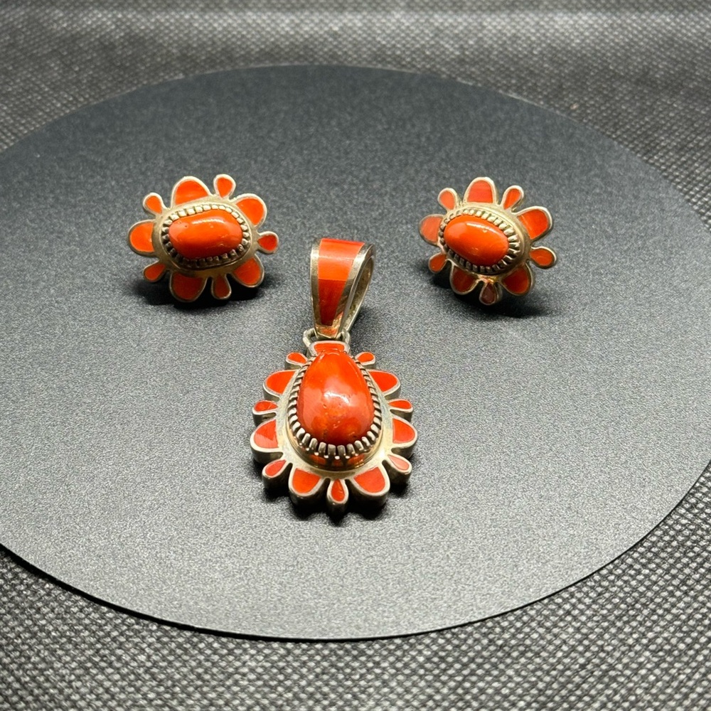 Vernon Huskie  pendant and earrings